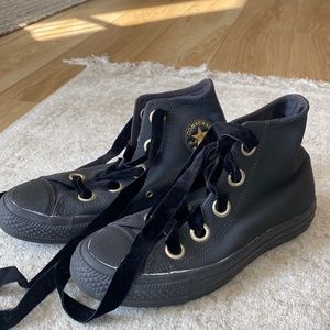 Black high top converse